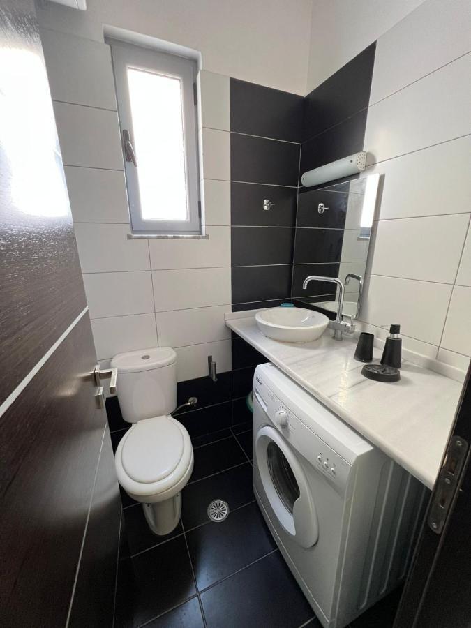 Adam Apartments Sarandë Exteriör bild