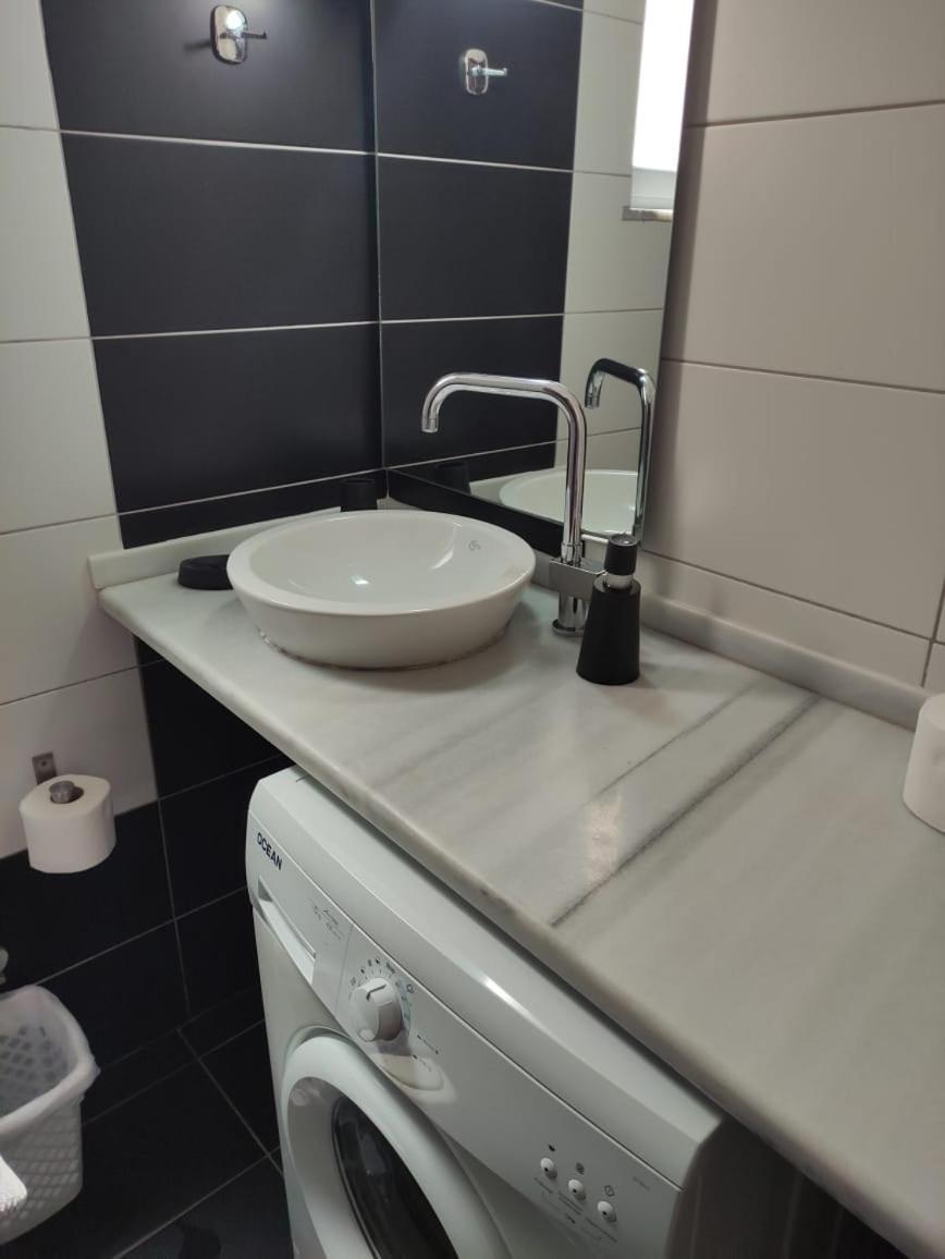 Adam Apartments Sarandë Exteriör bild