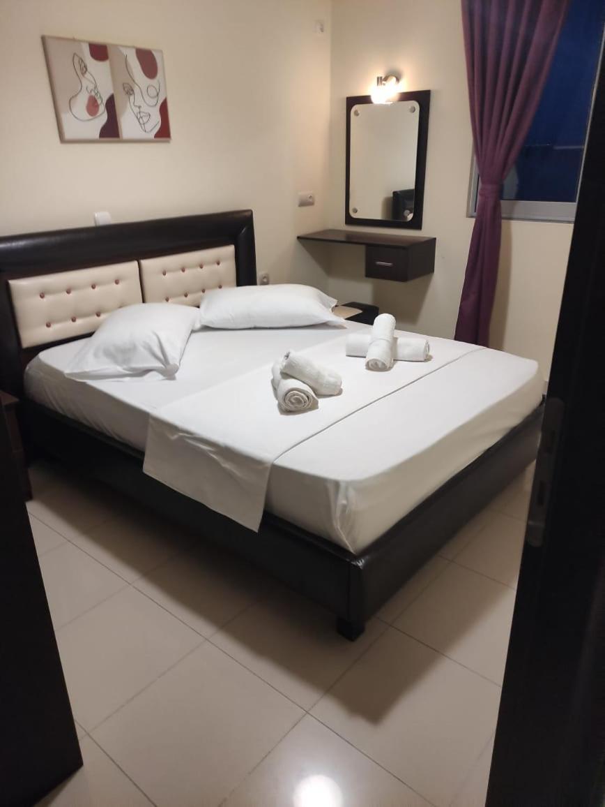 Adam Apartments Sarandë Exteriör bild
